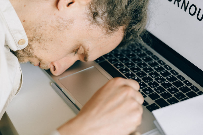 Fatigue persistante : 9 erreurs qui vident ton énergie